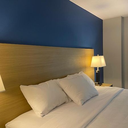 Baymont By Wyndham Gold River Bagian luar foto