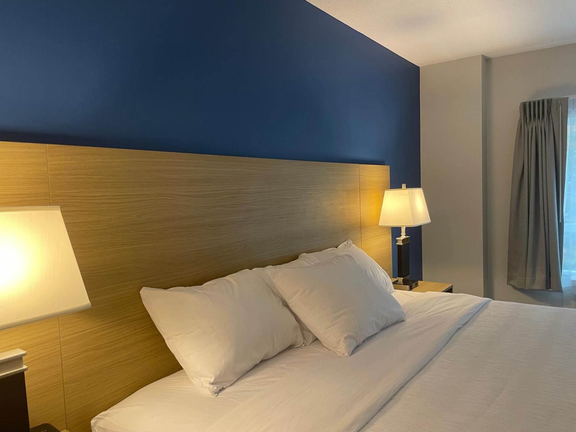 Baymont By Wyndham Gold River Bagian luar foto