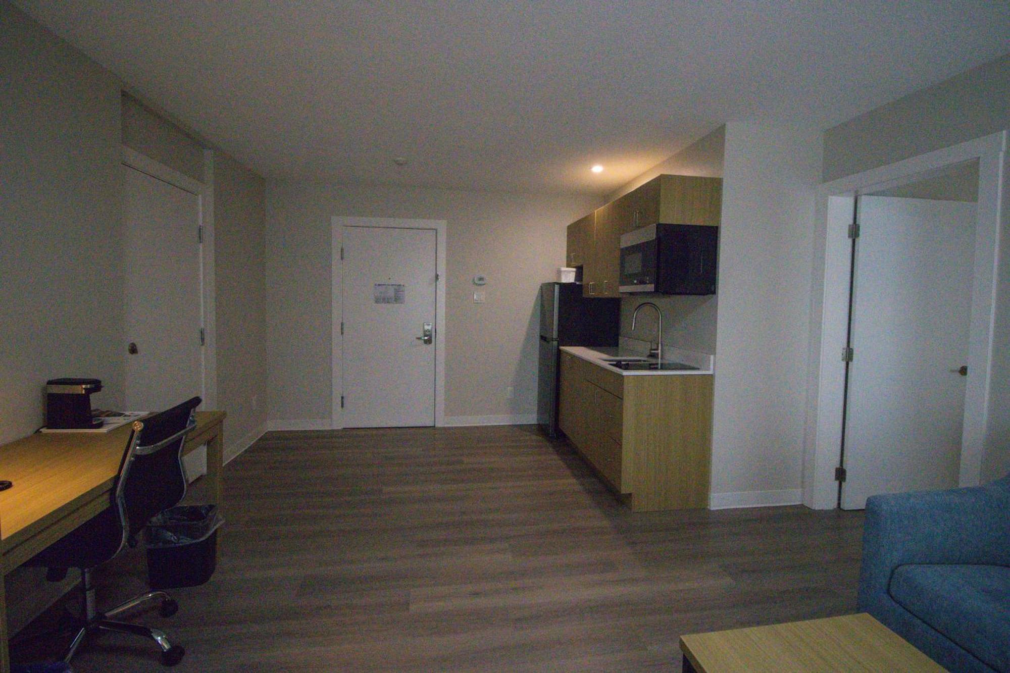 Baymont By Wyndham Gold River Bagian luar foto