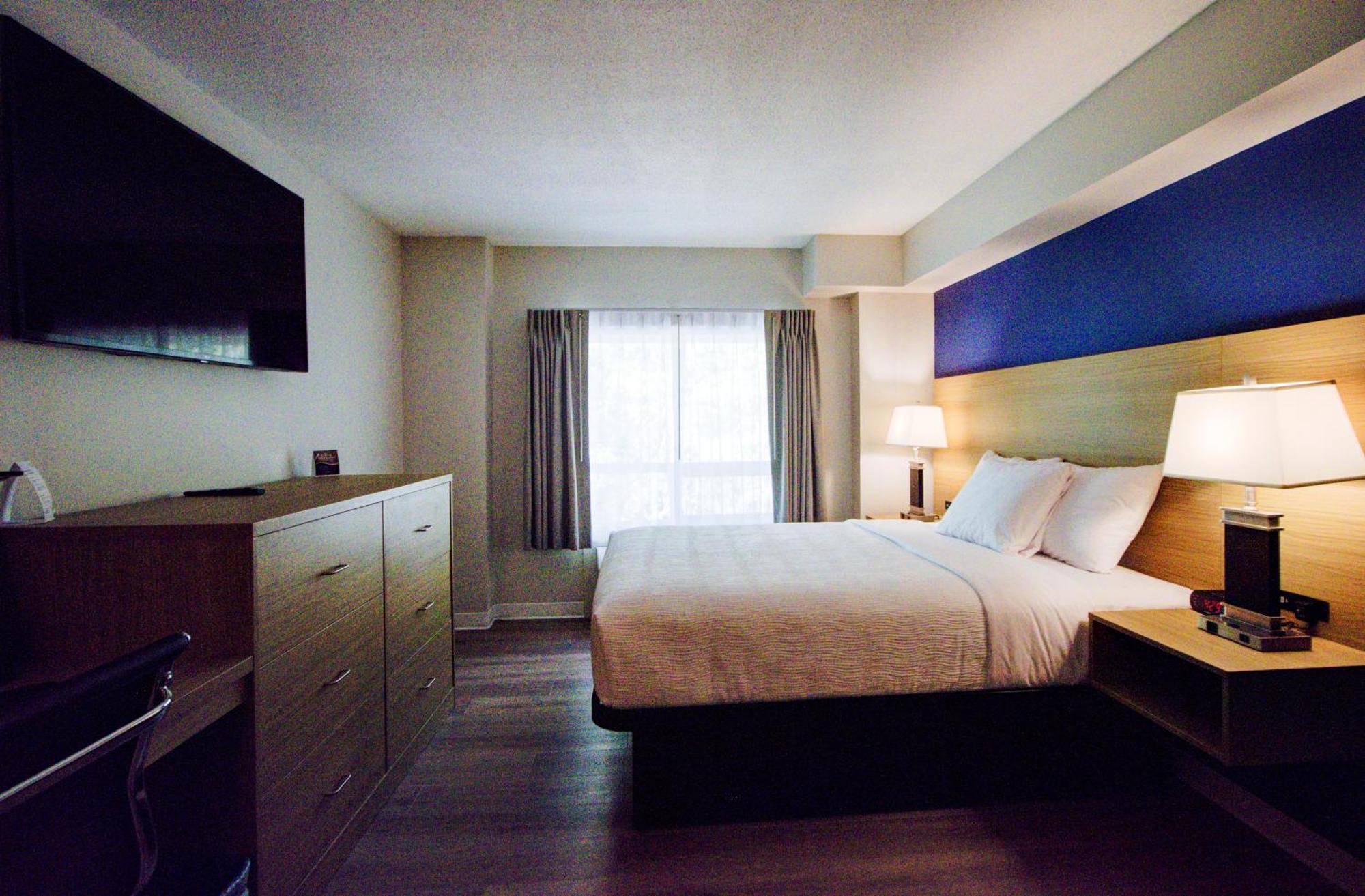 Baymont By Wyndham Gold River Bagian luar foto