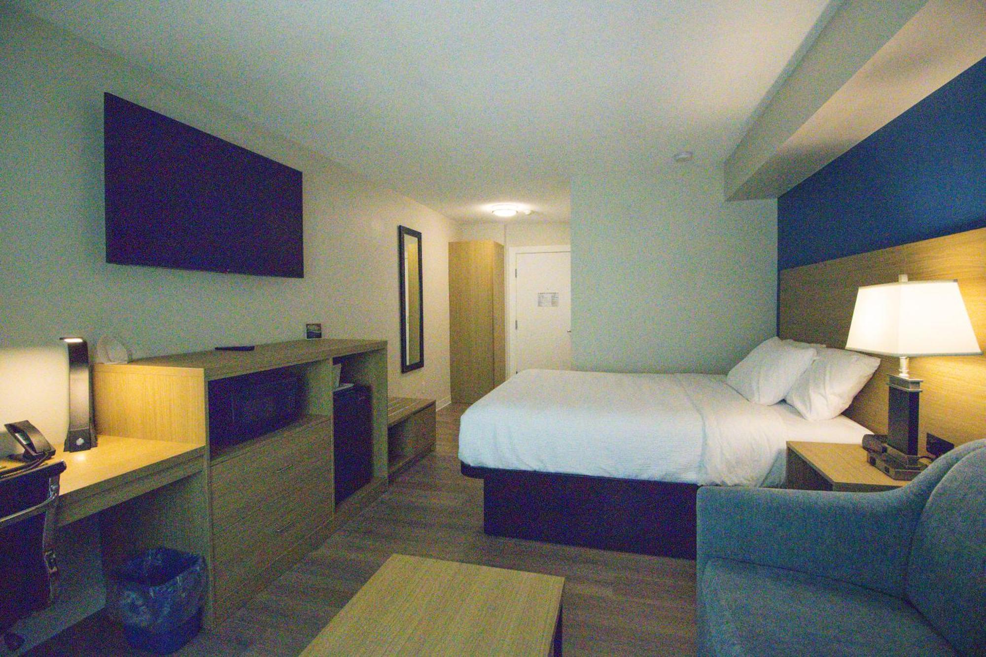 Baymont By Wyndham Gold River Bagian luar foto