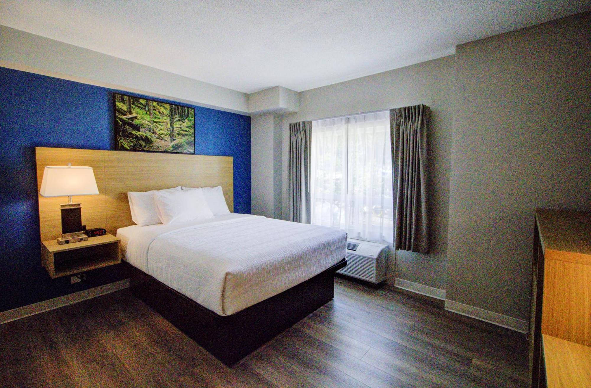 Baymont By Wyndham Gold River Bagian luar foto
