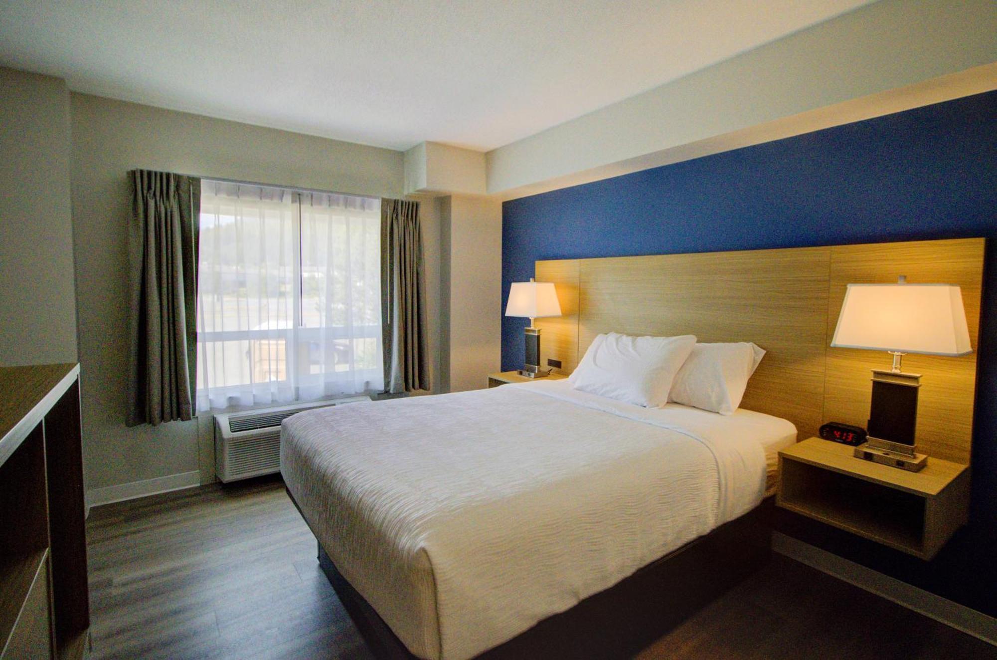 Baymont By Wyndham Gold River Bagian luar foto