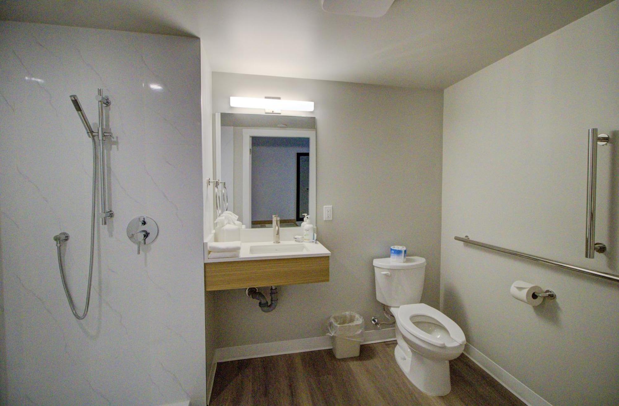 Baymont By Wyndham Gold River Bagian luar foto