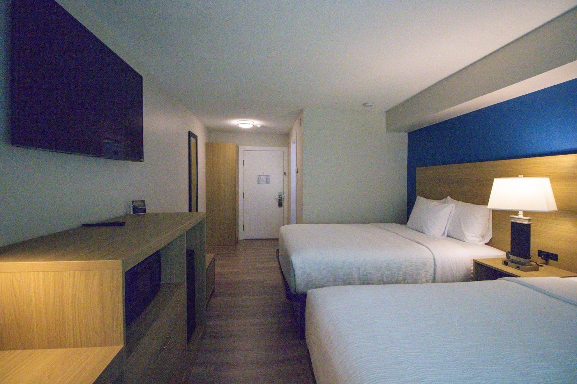 Baymont By Wyndham Gold River Bagian luar foto