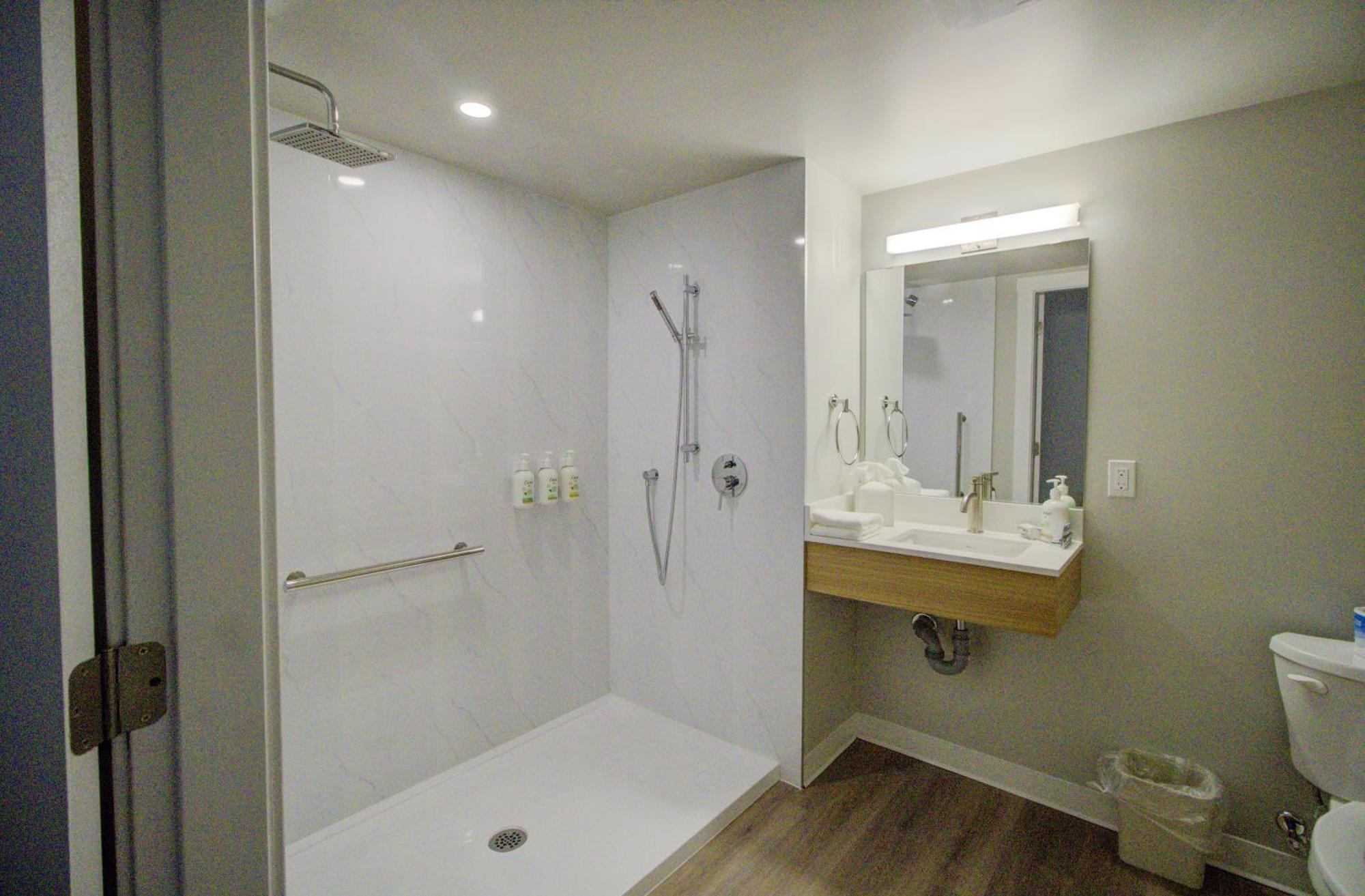 Baymont By Wyndham Gold River Bagian luar foto