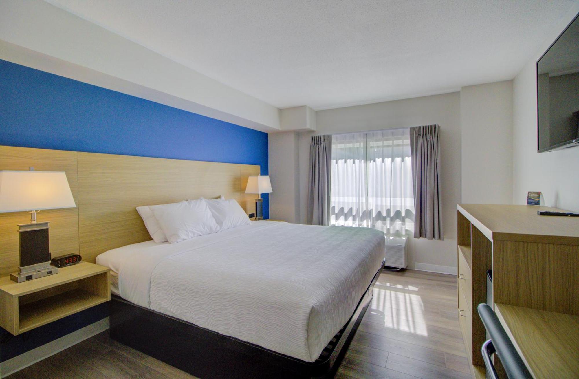 Baymont By Wyndham Gold River Bagian luar foto