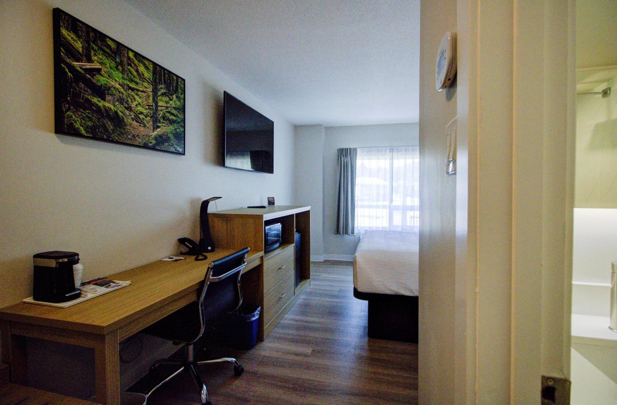 Baymont By Wyndham Gold River Bagian luar foto
